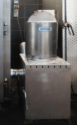 Forno per affumicatura alimentare con trucioli di legno