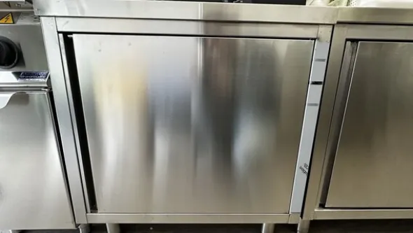 6#8315 Forno 4 teglie su tavolo armadiato