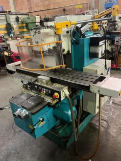 Fresatrice universale FU 251 M usata