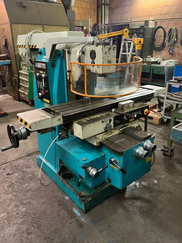 Fresatrice universale FU 251 M usata