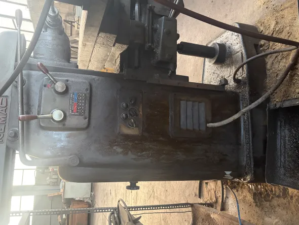 Fresatrice universale REMAC – Tavola 1000 mm
