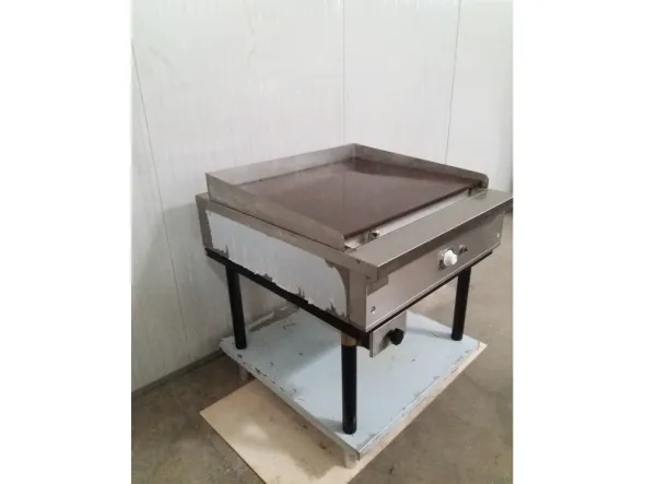 Fry-top elettrico con vano e base d'appoggio