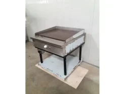 Fry-top elettrico con vano e base d'appoggio