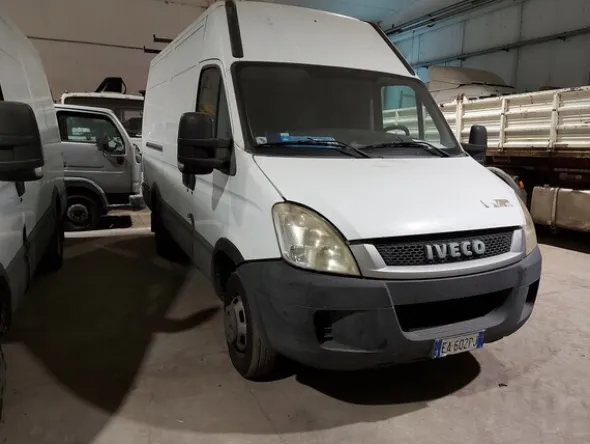 13#7725 Furgone Iveco