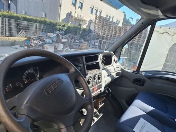3#8339 Furgone Iveco Daily