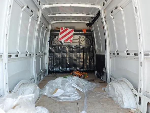 9#6393 Furgone Iveco 35S15