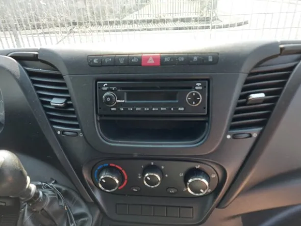 9#6393 Furgone Iveco 35S15