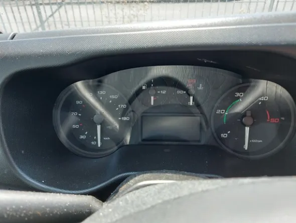 9#6393 Furgone Iveco 35S15
