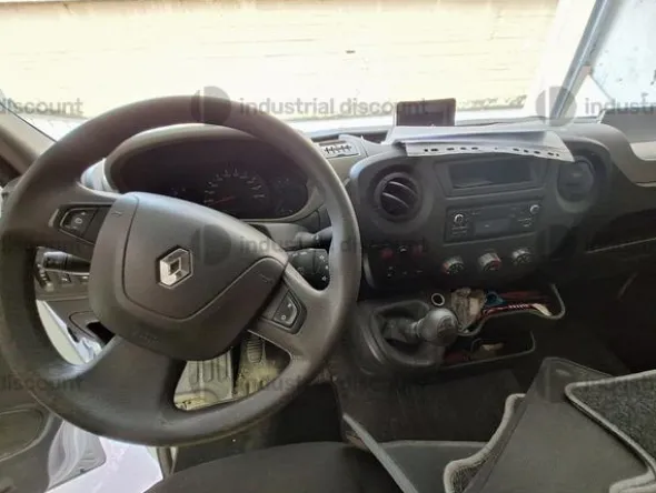 2#9468 Furgone Renault con sponda posteriore e Furgone Nissan
