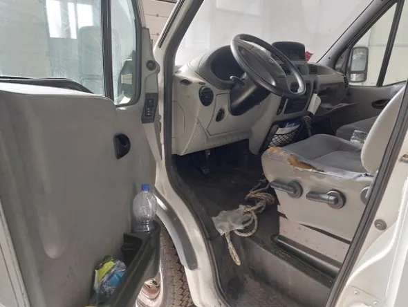 26#77140 Furgone Renault Master