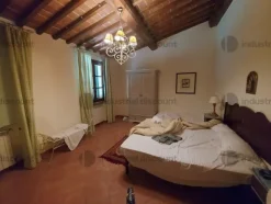 141#8824 Generatore elettrico, arredi e attrezzature per struttura ricettiva turistica