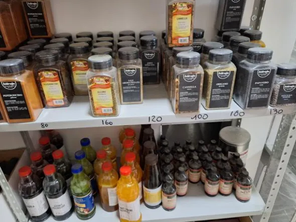 1#8653 Giacenze di imballaggi e packaging e prodotti alimentari