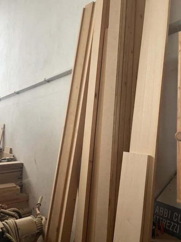10#8083 Giacenze di magazzino di legno e marmo