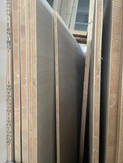 10#8083 Giacenze di magazzino di legno e marmo