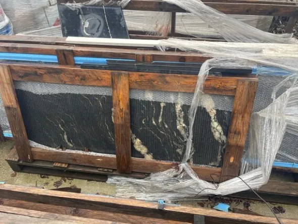 10#8083 Giacenze di magazzino di legno e marmo