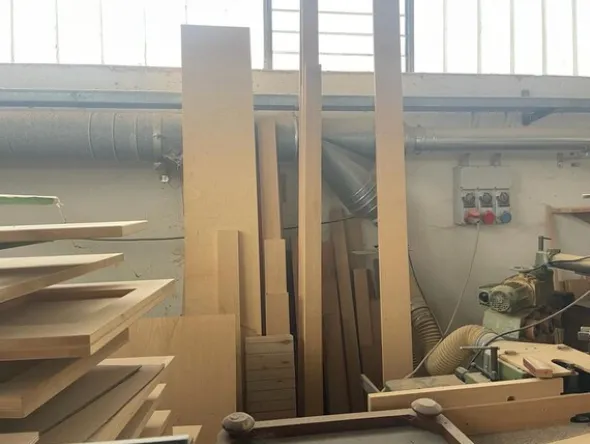 10#8083 Giacenze di magazzino di legno e marmo