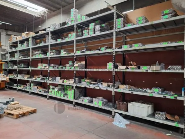 205#9818 Giacenze di magazzino e scaffalature