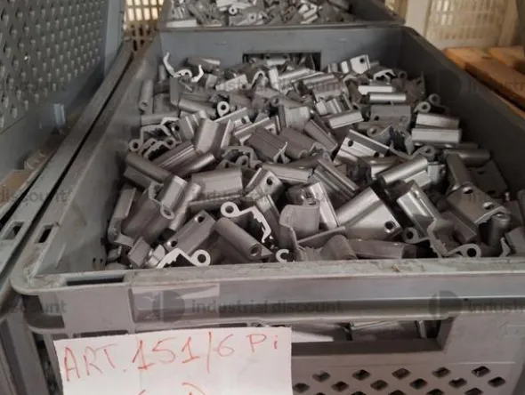 205#9818 Giacenze di magazzino e scaffalature