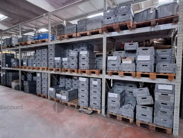 205#9818 Giacenze di magazzino e scaffalature