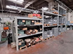 205#9818 Giacenze di magazzino e scaffalature
