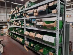 205#9818 Giacenze di magazzino e scaffalature