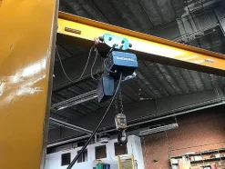 Gru a bandiera Airon con paranco Demag 2.000 kg