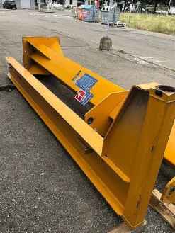 Gru a bandiera AIRON/Demag 2000 kg.