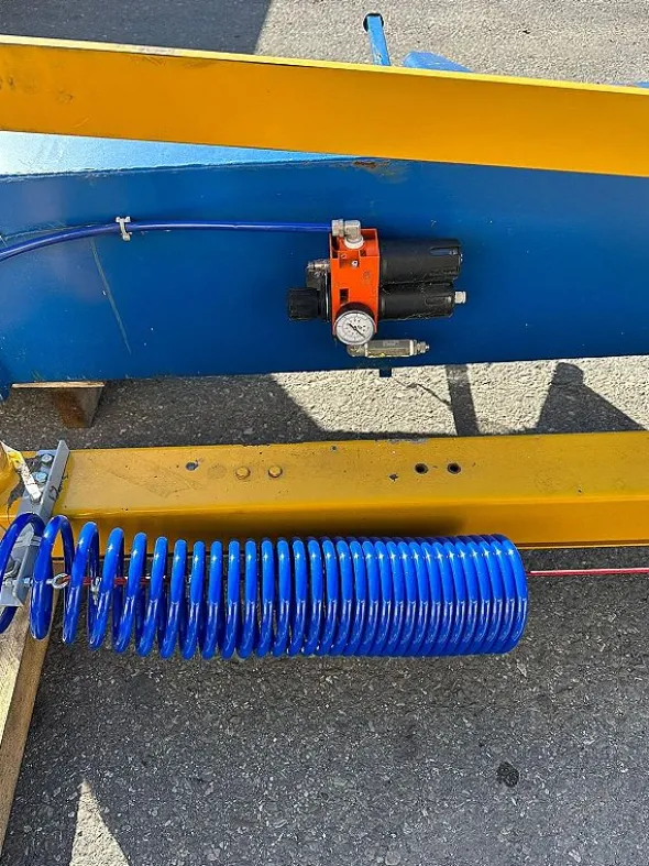 Gru a bandiera con pinza portata 200 kg