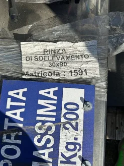 Gru a bandiera con pinza portata 200 kg