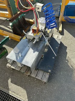 Gru a bandiera con pinza portata 200 kg