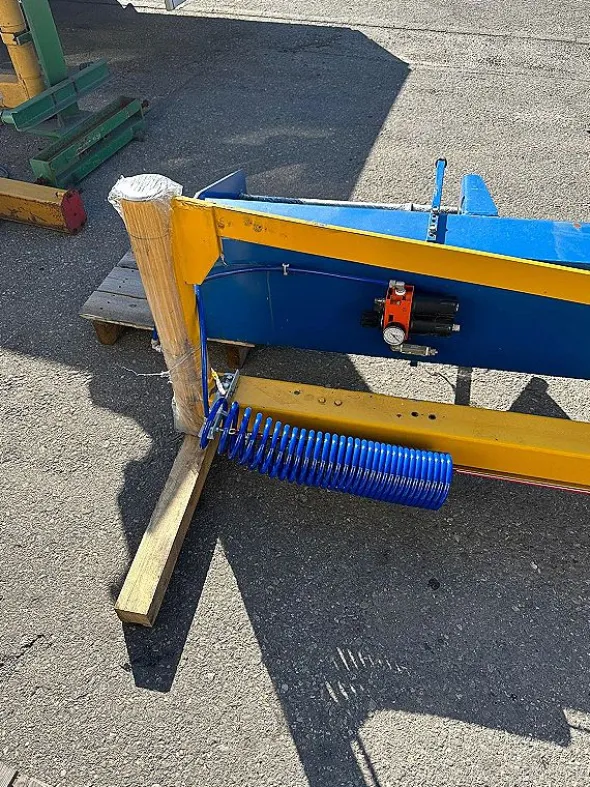 Gru a bandiera con pinza portata 200 kg