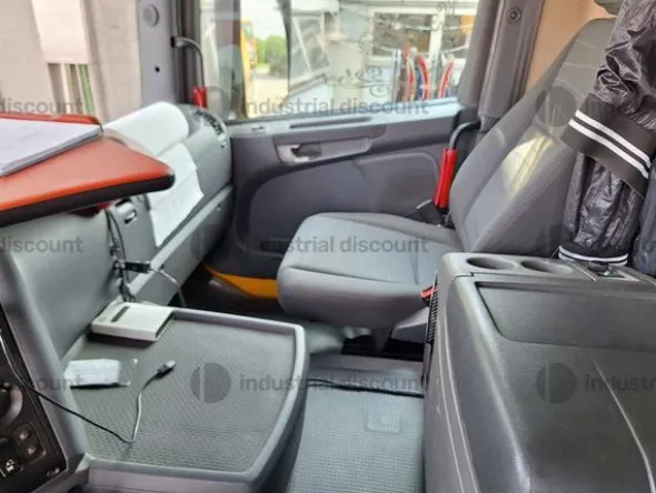 6#9250 Gru su autocarro Marchetti MTK 1006