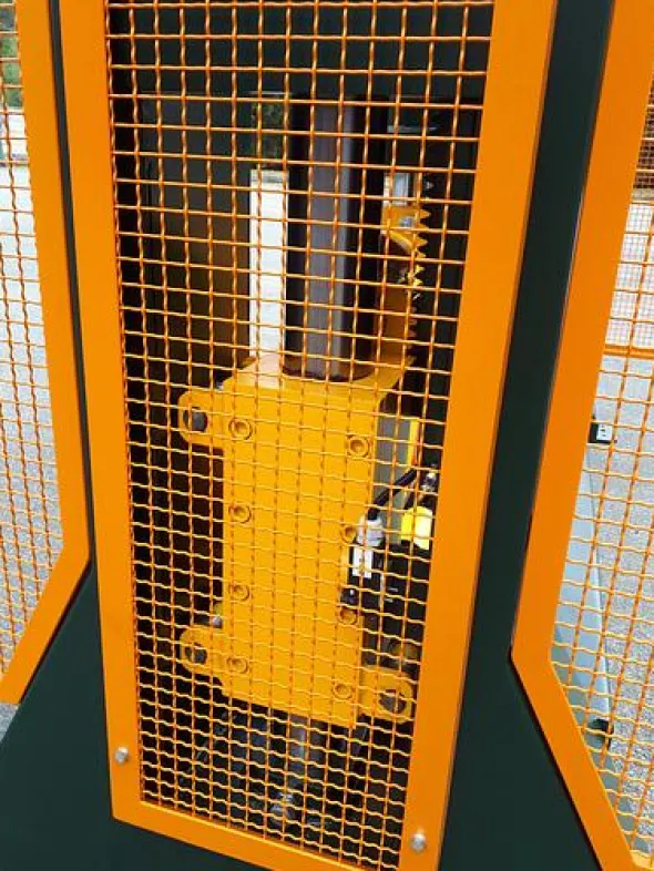 GUILLOTINE REEL-SLITTER