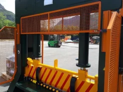 GUILLOTINE REEL-SLITTER