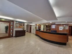 #23913 Hotel con piscina adiacente a complesso sciistico