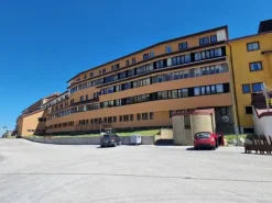 #23913 Hotel con piscina adiacente a complesso sciistico