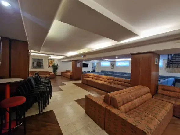 #23913 Hotel con piscina adiacente a complesso sciistico