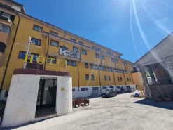 #23913 Hotel con piscina adiacente a complesso sciistico