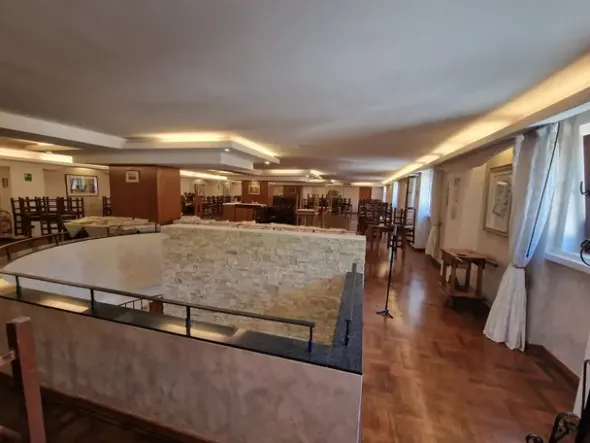 #23913 Hotel con piscina adiacente a complesso sciistico