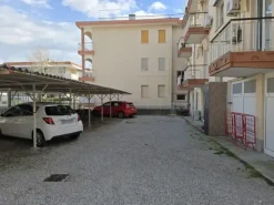 #25771 Hotel di tre piani vista mare
