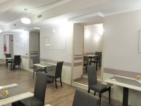#18768 Hotel fronte mare sul Lido di Ostia
