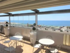 #18768 Hotel fronte mare sul Lido di Ostia