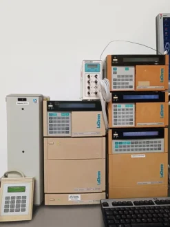 HPLC CROMATOGRAFIA – MERCK HITACHI LACHROM (COMP-24)