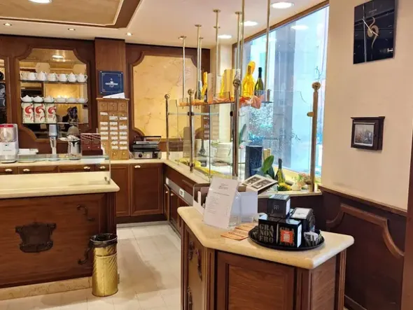 #2536971 Immobile commerciale di prestigio in centro storico a reddito