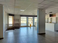#15825 Immobile commerciale su due livelli con pertinenza esclusiva