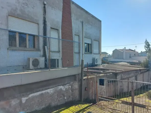 #15825 Immobile commerciale su due livelli con pertinenza esclusiva