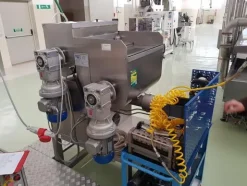 4#4053 Impastatrice e pressa Dominioni