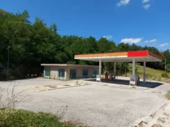 #18555 Impianto di erogazione carburante con fabbricato annesso