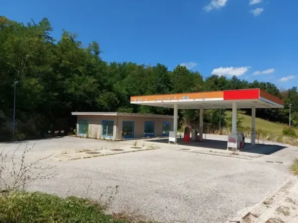 #18555 Impianto di erogazione carburante con fabbricato annesso