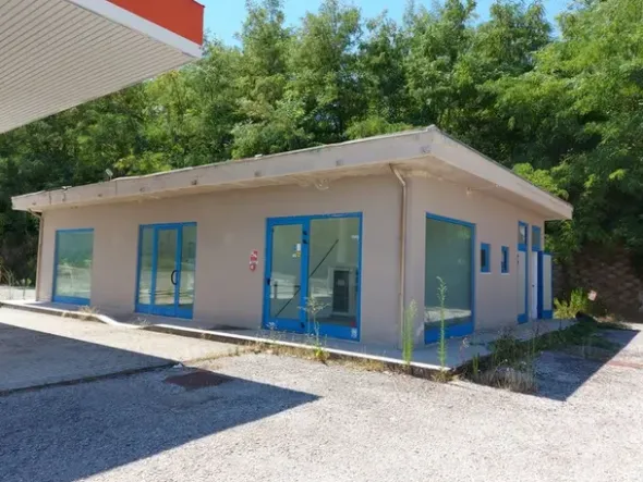 #18555 Impianto di erogazione carburante con fabbricato annesso